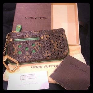 💯Authentic Louis Vuitton limited edition cles